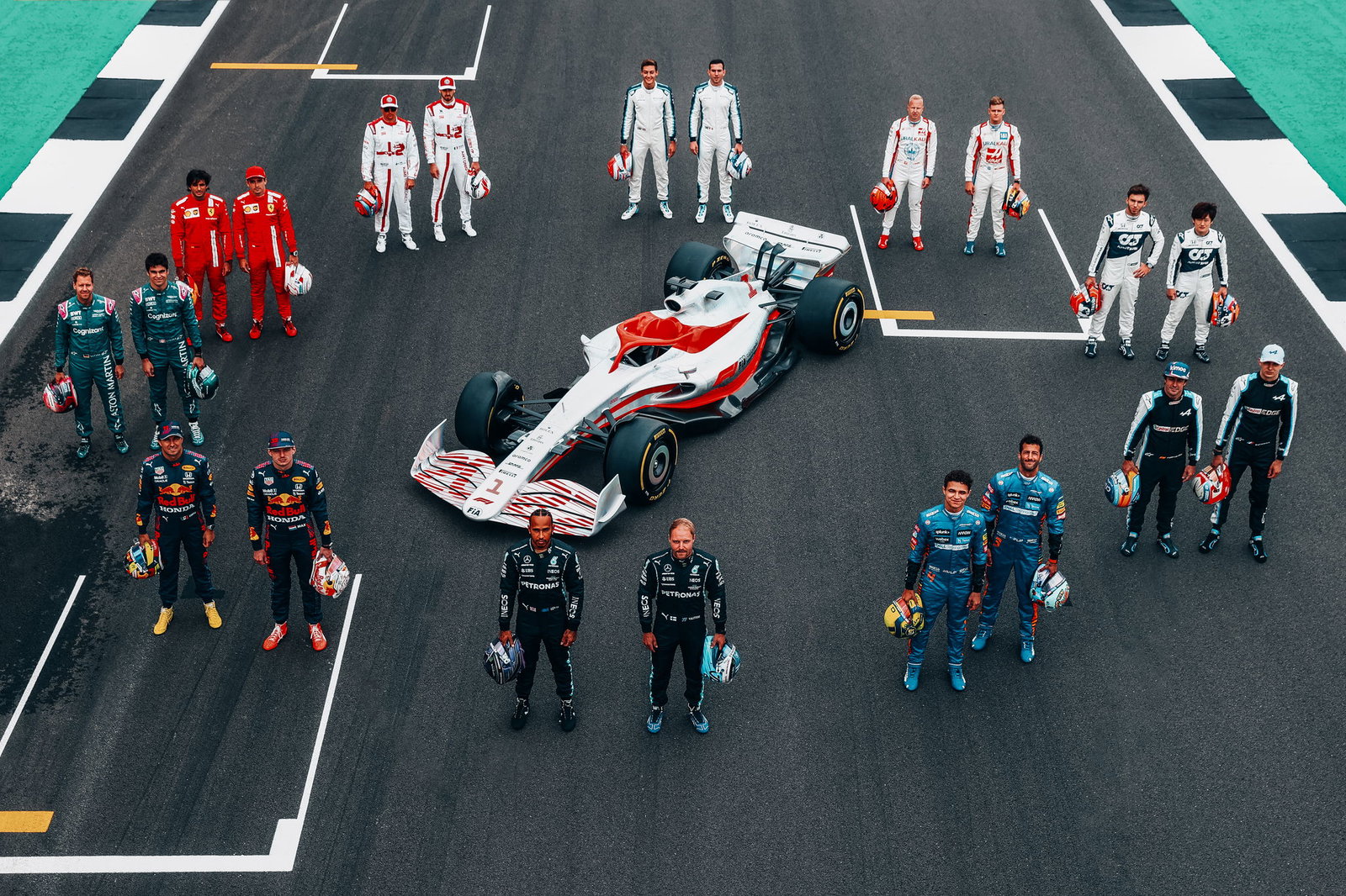 Jawab Kritikan Ecclestone, Lewis Hamilton Merasa Lebih Baik dari Sebelumnya